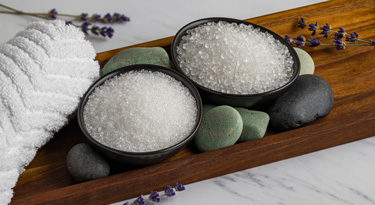 Bokek® Dead Sea salt in bowls in a spa